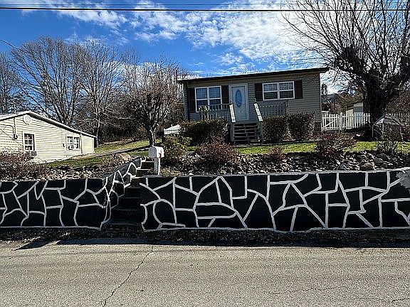 2nd image of 322 Leonard St