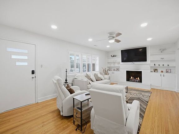 2nd image of 335 E McGinnis Cir