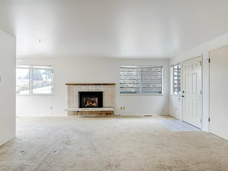 533 N 104th St #B — Photo 1