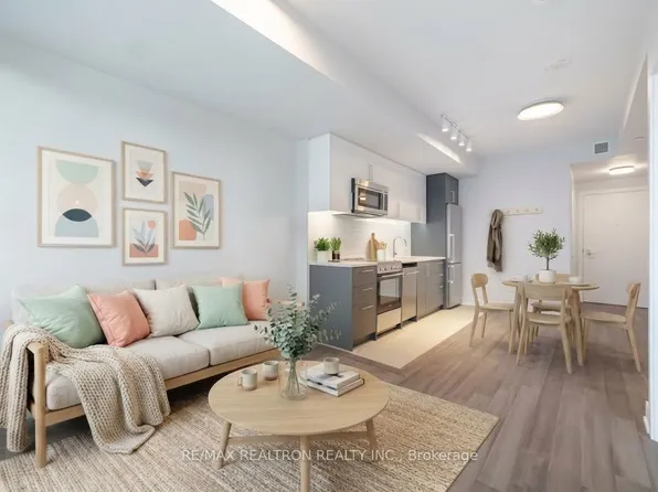 2525 Bathurst St, Toronto, ON