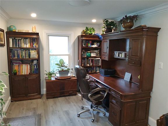 5th image of 256 Southcote Rd