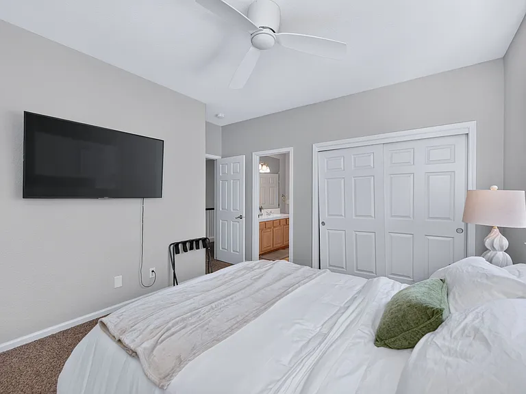 9427 N Winery Ave — Photo 1