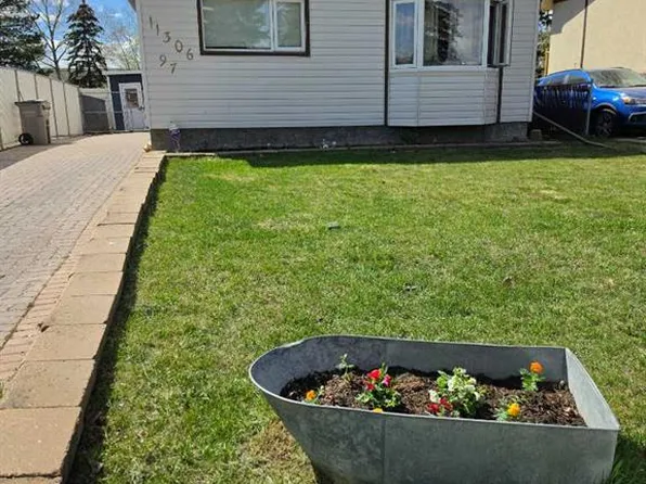 11306 E 97th St, Grande Prairie, AB T8V 3M9