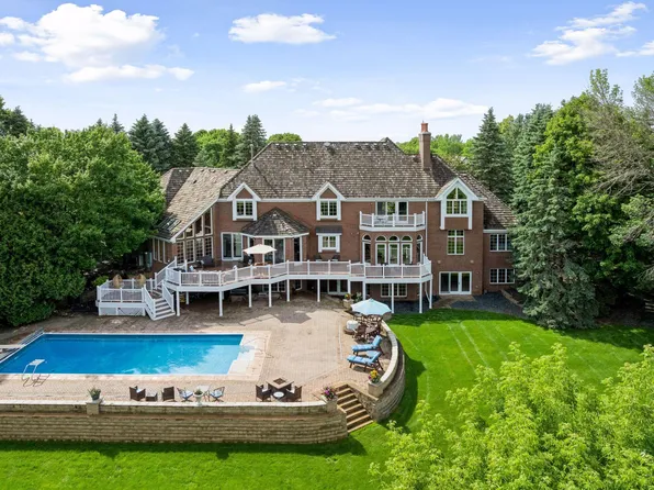 10 Apple Orchard Ct, White Bear Lake, MN 55110