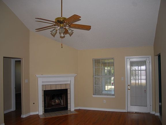 2nd image of 14486 Williamsburg Dr