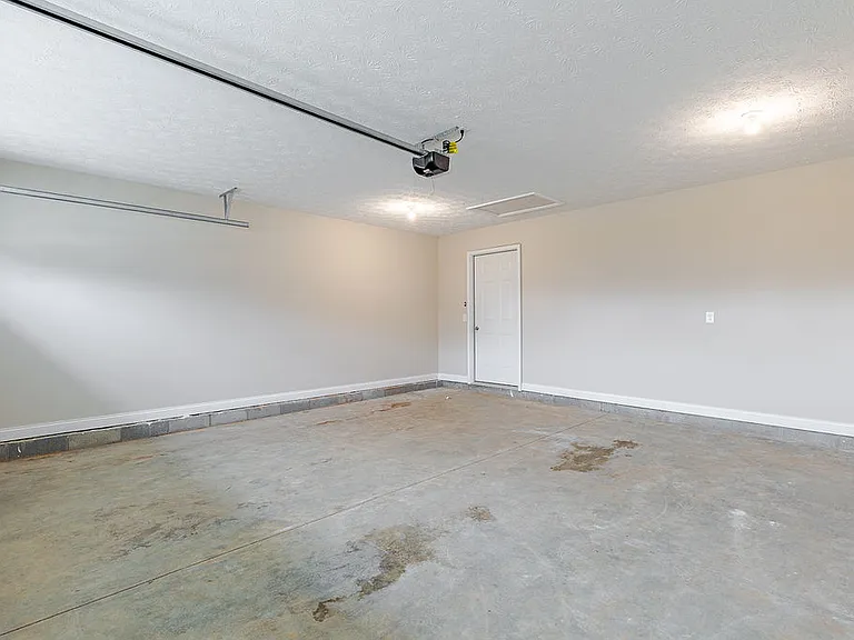 305 Breckinridge Cir — Photo 17