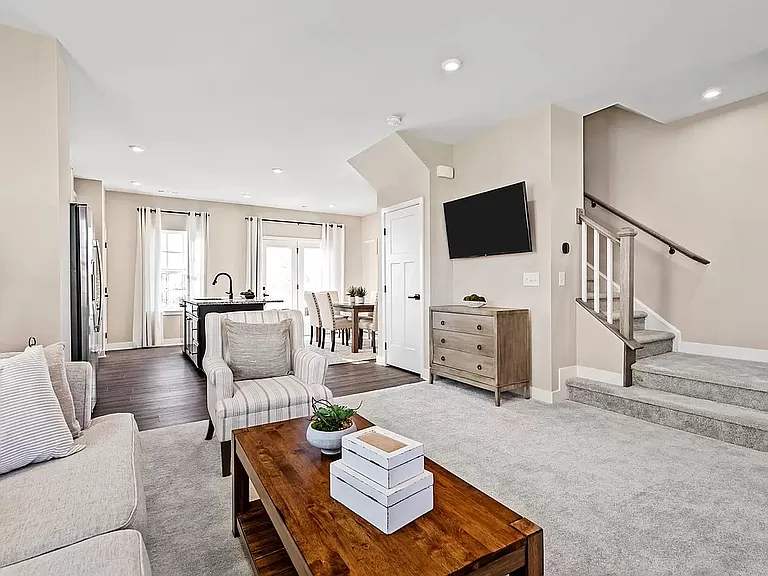 604 Rosedown Ln — Photo 18
