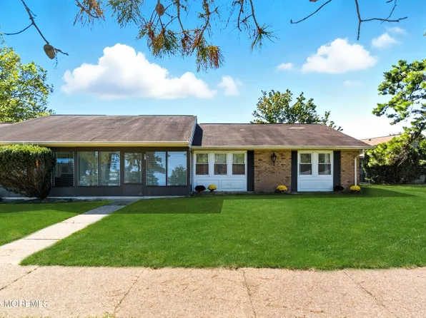 12B Yorkshire Court, Manchester, NJ 08759