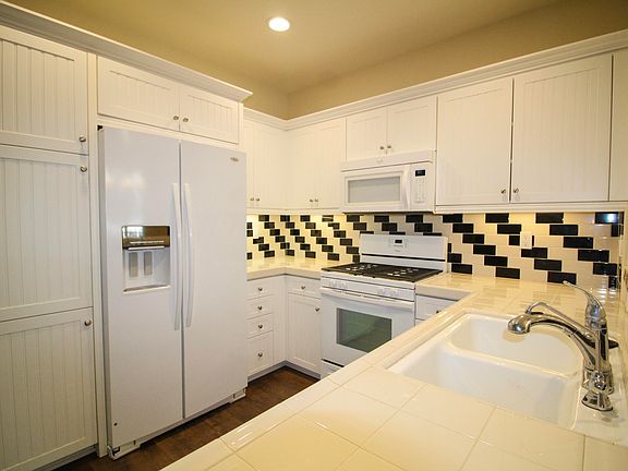 5th image of 757 Ocean Breeze Dr