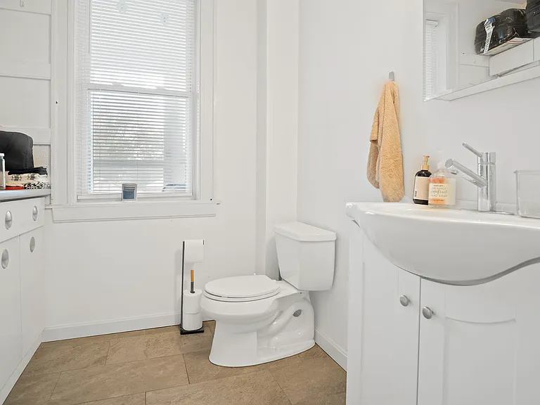 189 Cedar St #2 — Photo 9