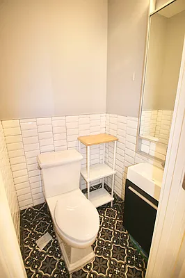 Rented by Delmark Realty LLC | media 31