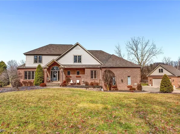 1343 Vermillion Dr, New Franklin, OH 44203