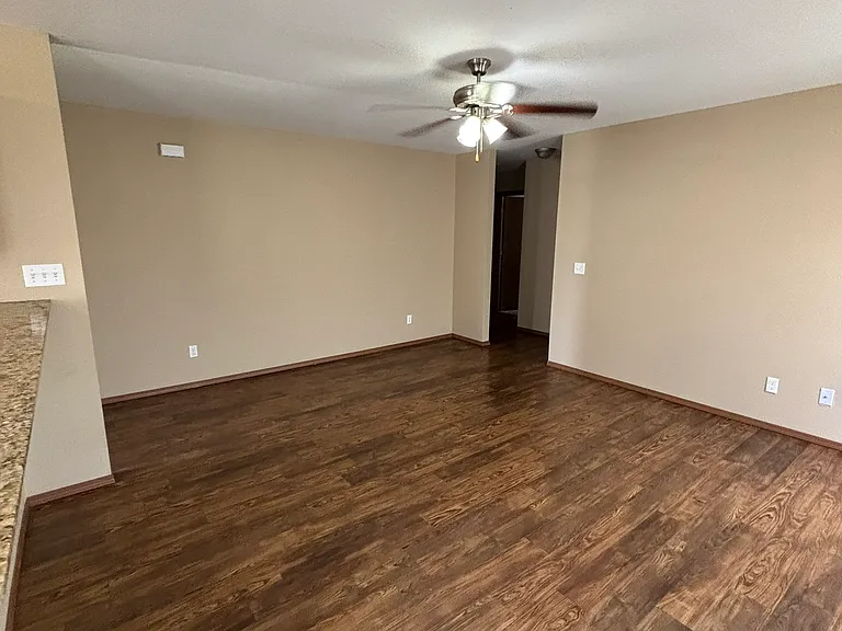 240 Sage St — Photo 2