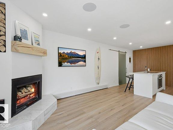 3rd image of 4415 Lakeshore Dr Unit 6
