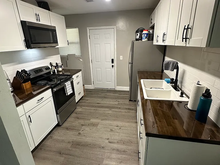 2907 Rollins St — Photo 2