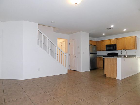 2nd image of 973 Medina De Leon Ave