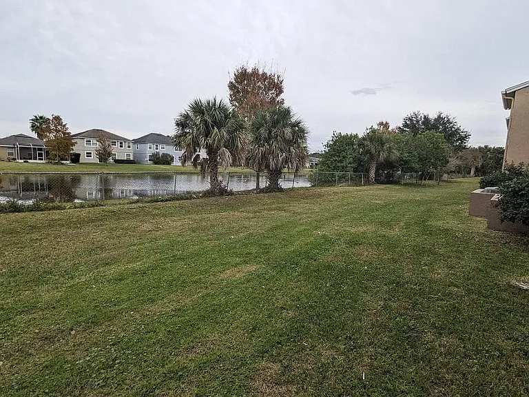5229 Vineland Rd — Photo 16