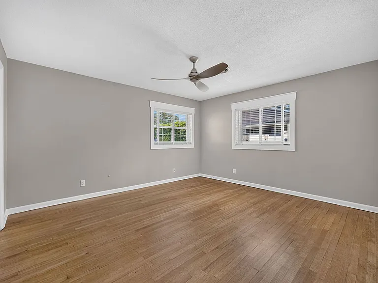 677 Selkirk Dr — Photo 23