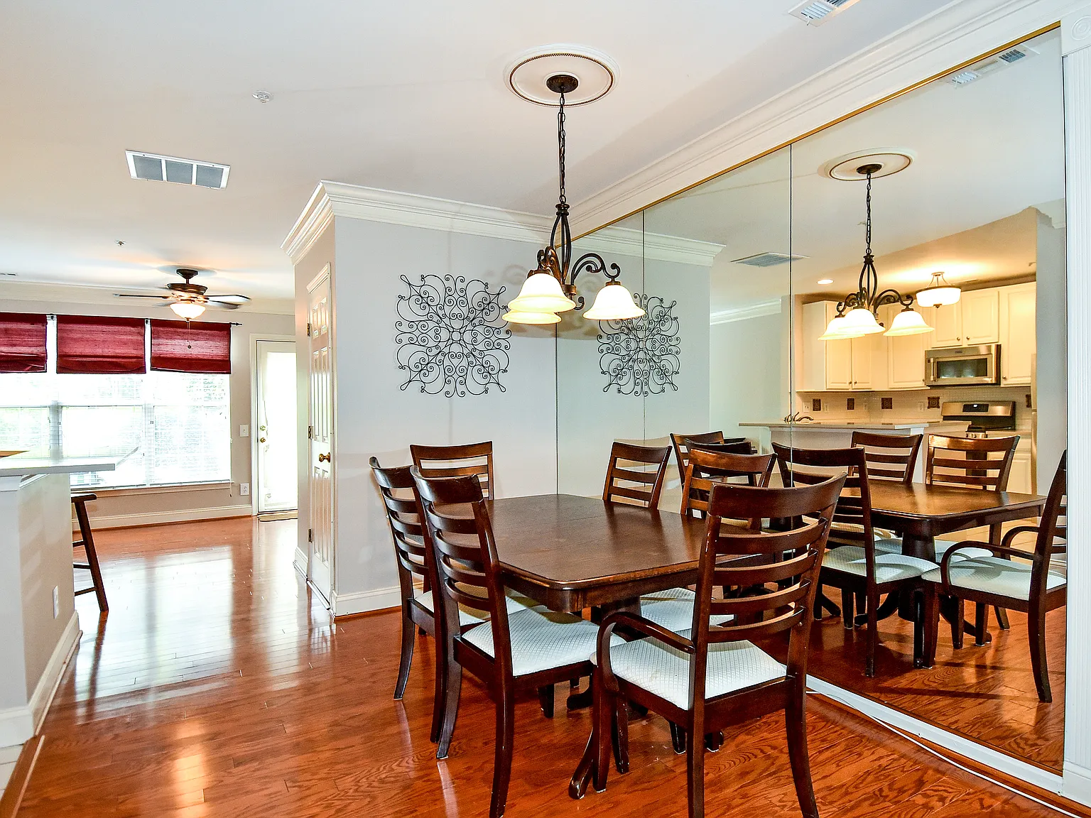 2 bed, 2.5 bath, 1294 sqft, $2,750 — Photo 4