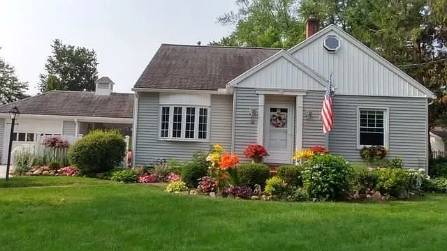 6 Holmes Pl photo 1