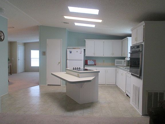 5th image of 16495 Avenida Del Lago