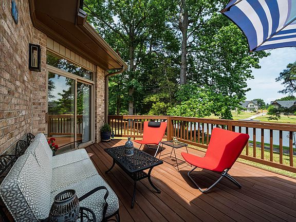 2nd image of 204 Cedar Ridge Way