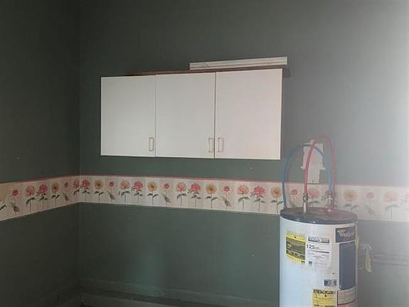 5th image of 303 W Adams St