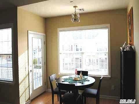 4th image of 8 Wexford Ln