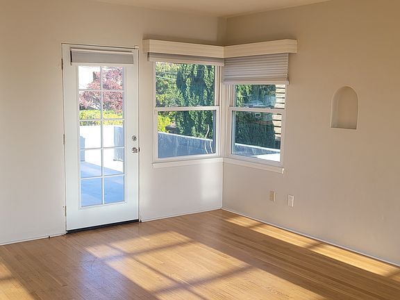 5th image of 3040 Curlew St