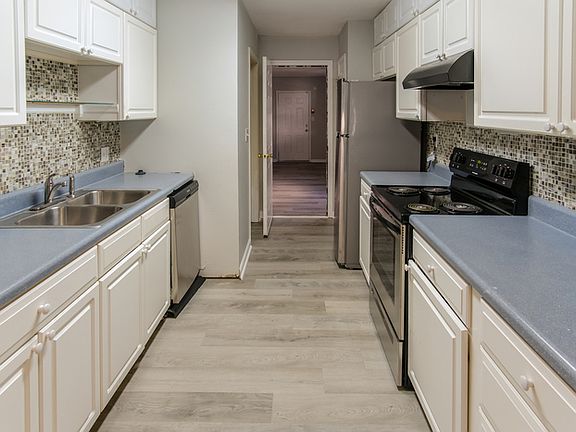 4th image of 167 Cheshire Ct