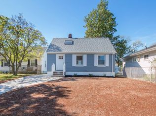 3180 Joslyn Rd, Cleveland, OH 44111