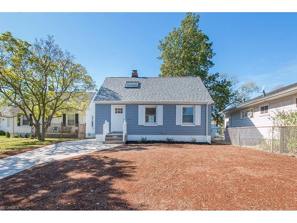 3180 Joslyn Rd photo 1