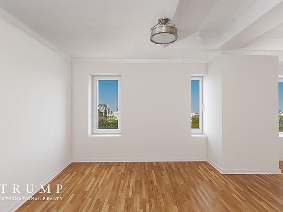 4th image of 106 Central Park S APT 26D