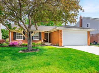 14222 Williamsburg Dr, Riverview, MI 48193