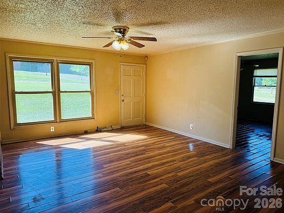3rd image of 448 Tot Dellinger Rd