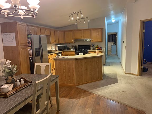 2nd image of 185 Johnson St