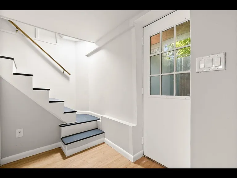 1405 Newton St NE — Photo 10