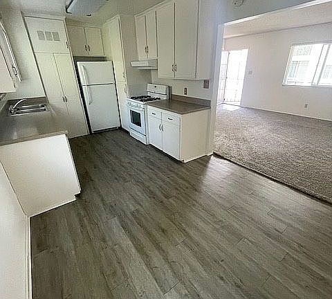 3rd image of 761 Sapphire St