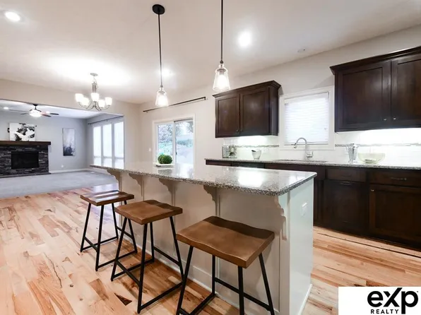 20104 Maple St, Gretna, NE 68028
