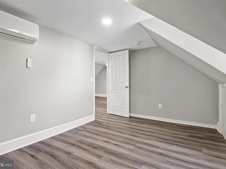 249 North Mulberry Street — Photo 18