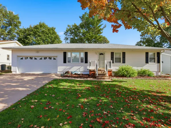 1203 Sunrise Cir, Muscatine, IA 52761