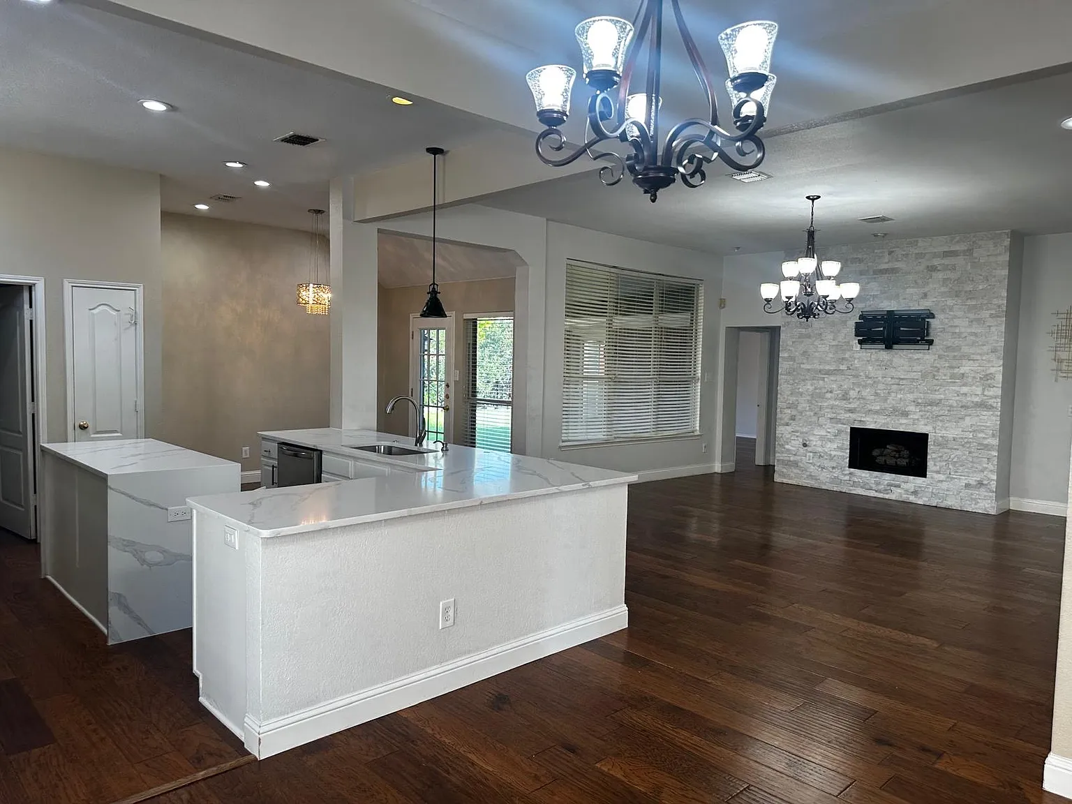 4 bed, 2187 sqft, $2,650 — Photo 4