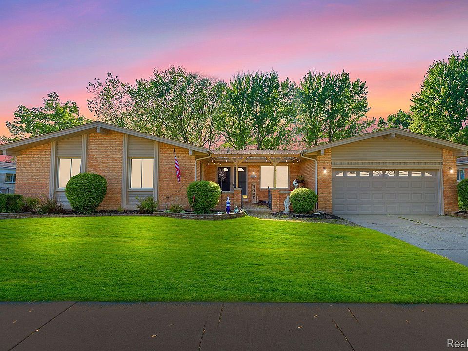 1st image of 39387 Donahue Dr