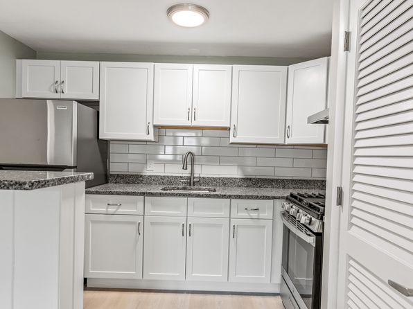 1 Elaine St APT 28