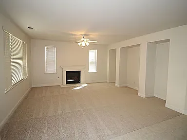4 bed, 2863 sqft, $2,995 — Photo 2