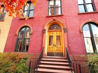 156 1st St #1N, Troy, NY 12180