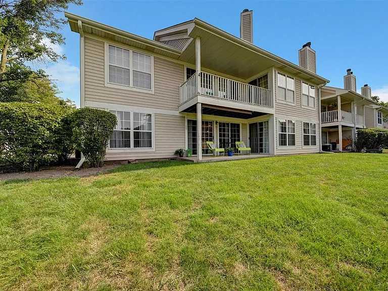5S530 Scots Dr #18F — Photo 21