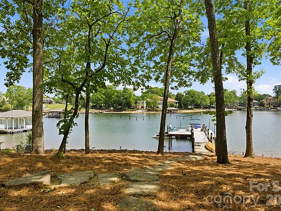 5th image of 18426 Peninsula Cove Ln