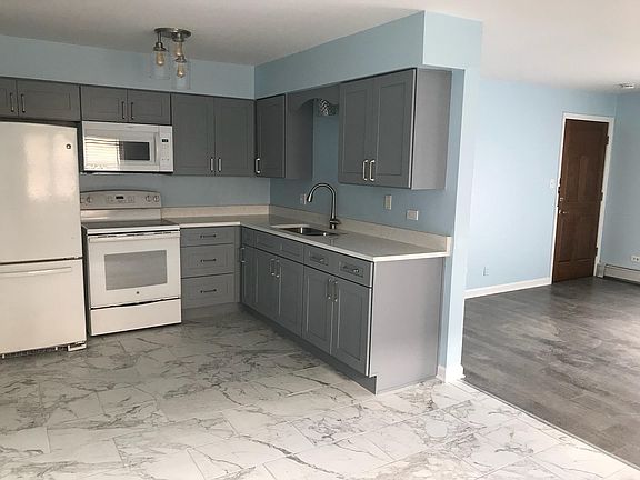 2nd image of 9521 S Kilbourn Ave