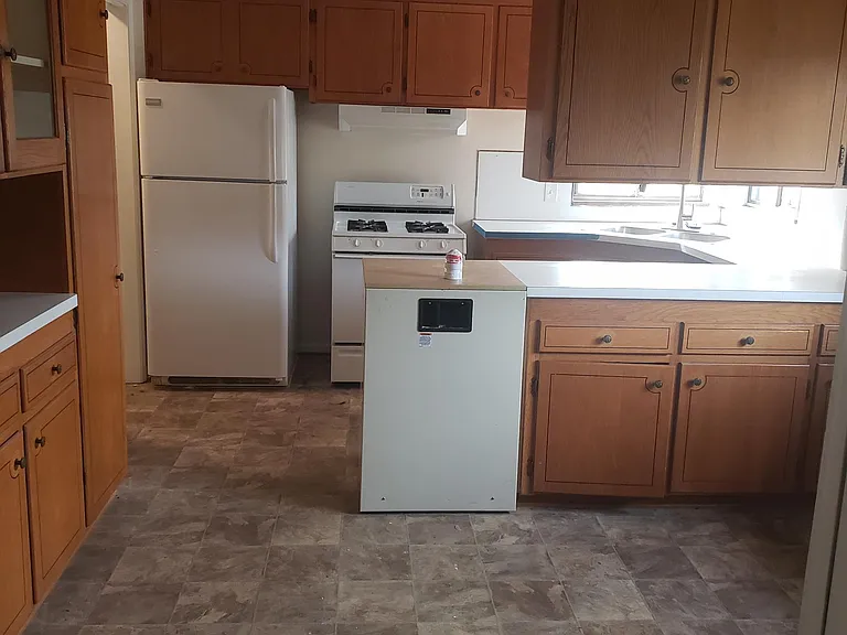 22814 Mayfield Ave — Photo 4